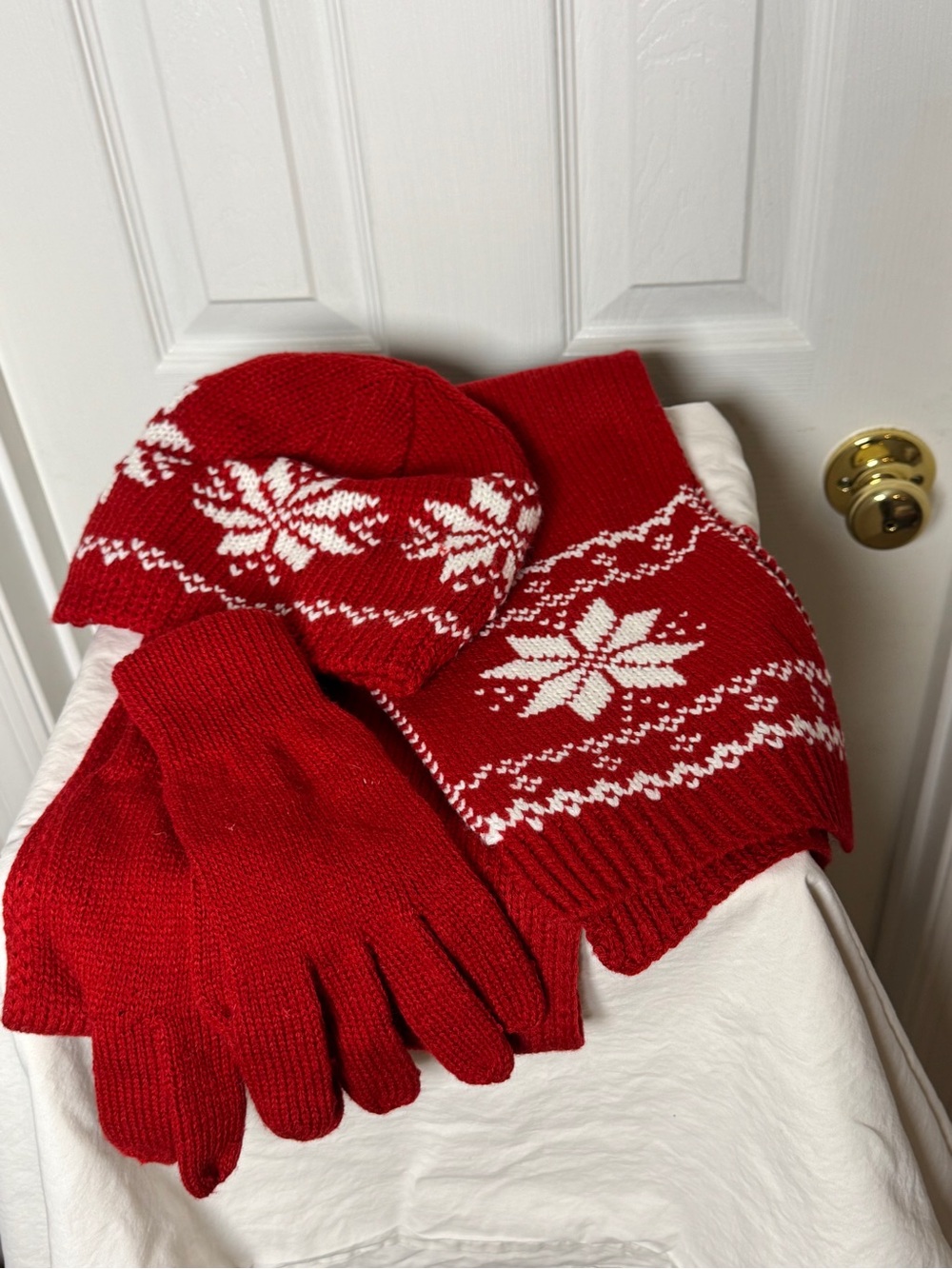 Joe Boxer Red White Snowflake Fair Isle Knit Hat Scarf Gloves 3pc Winter Set OSF